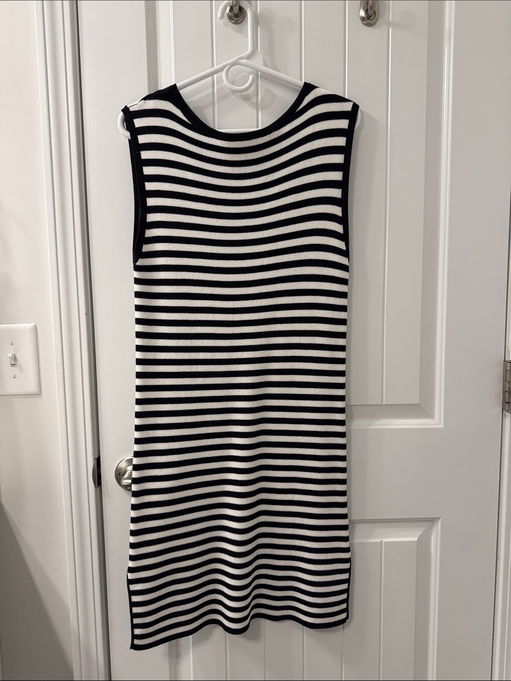 L Nicole miller Sleeveless Black and White Striped Knit Dress